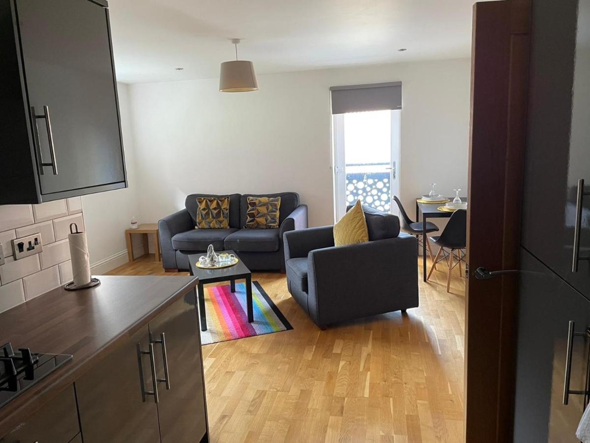 Central Hull Spacious Apartment H3 赫尔河畔京士顿 外观 照片